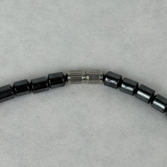 Hematite and Blue Beaded Necklace With Barrel Clasp Unisex 18 Inches Long - Picture 4 of 9